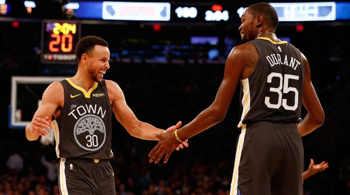 stephen-curry-kevin-durant-lead-warriors.jpg